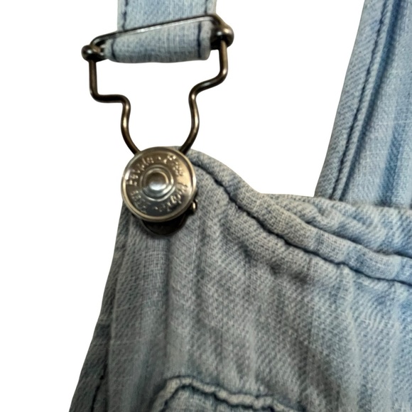 Free People Distressed Linen
Bib Overalls Chambray Cropped Boho Relaxed Fit SZ S - Picture 6 of 15